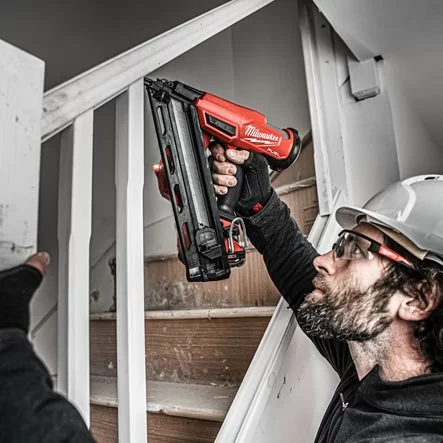 Аккумуляторный гвоздезабиватель Milwaukee M18 FN15GA-0X (без акк и зу) №1