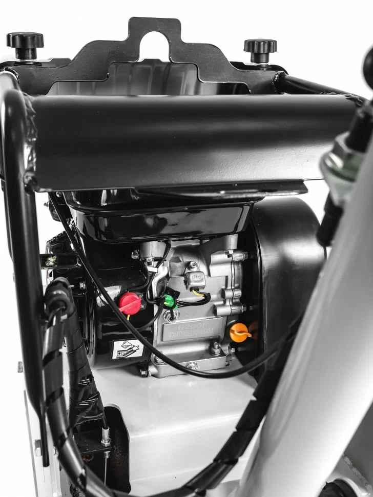 Виброплита бензиновая Helmut RP120 – фото №6 Виброплита бензиновая Helmut RP120 – №6