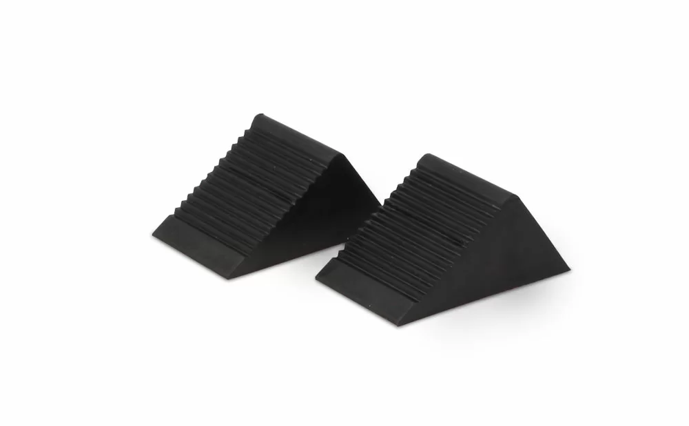 Противооткатные резиновые упоры Дело Техники 129х106х78 мм (2 шт) – фото №1 Противооткатные резиновые упоры Дело Техники 129х106х78 мм (2 шт) – №1