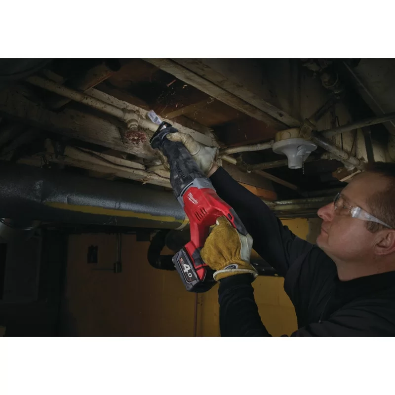 Аккумуляторная сабельная пила Milwaukee M18 BSX-402С (Li-Ion 4Ач) – фото №3 Аккумуляторная сабельная пила Milwaukee M18 BSX-402С (Li-Ion 4Ач) – №3