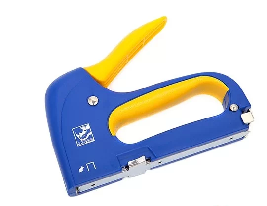 Степлер пластиковый BlackHorn мебельный тип 24/53 (01115) – фото №1 Степлер пластиковый BlackHorn мебельный тип 24/53 (01115) – №1