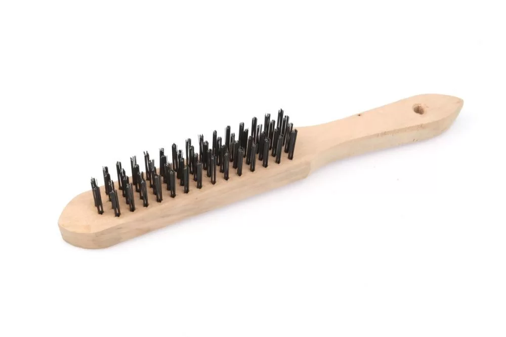 Щётка с деревянной рукояткой Дело Техники 4-х рядная, стальная щетина – фото №1 Щётка с деревянной рукояткой Дело Техники 4-х рядная, стальная щетина – №1