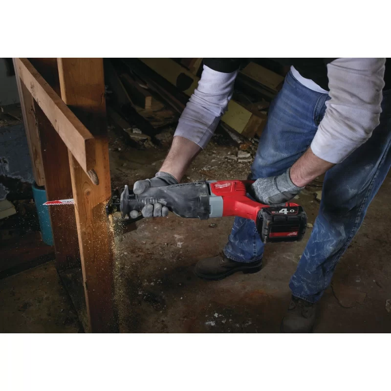 Аккумуляторная сабельная пила Milwaukee M18 BSX-402С (Li-Ion 4Ач) – фото №2 Аккумуляторная сабельная пила Milwaukee M18 BSX-402С (Li-Ion 4Ач) – №2