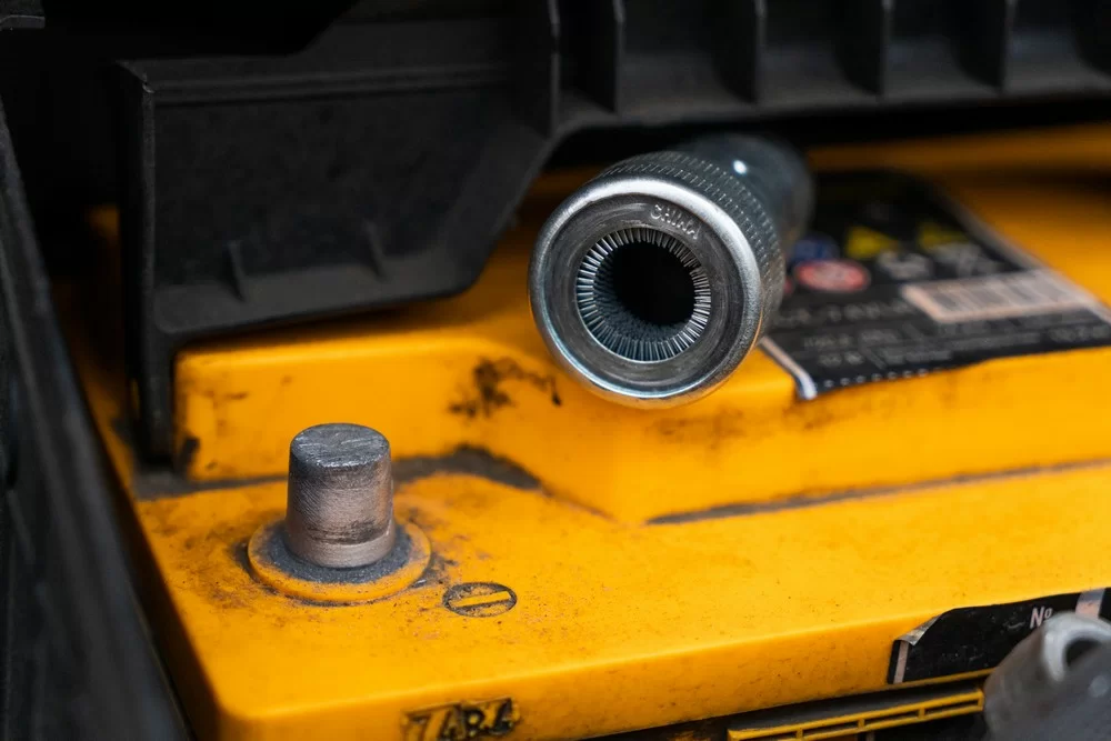 Щётка для очистки клемм АКБ Дело Техники – фото №2 Щётка для очистки клемм АКБ Дело Техники – №2