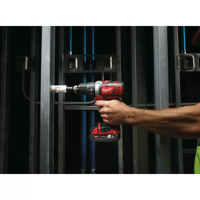 Аккумуляторная дрель-шуруповерт Milwaukee M18 BDD-402C (2х4,0 Ач) – фото №4 Аккумуляторная дрель-шуруповерт Milwaukee M18 BDD-402C (2х4,0 Ач) – №4