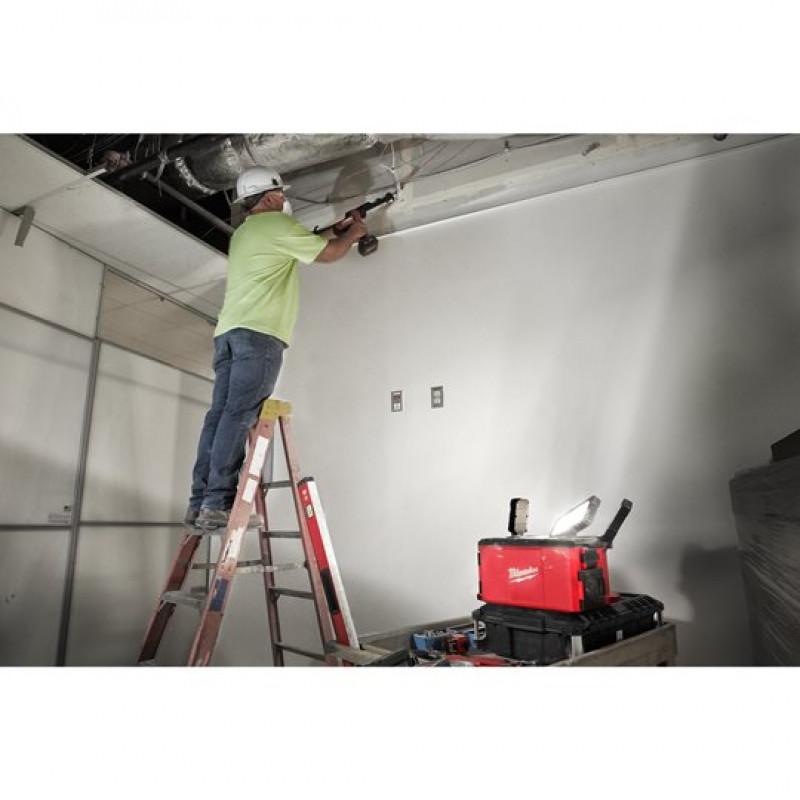 Акк. фонарь Milwaukee M18 POALC-0 с функцией зарядного устройства на базе PACKOUT – №10