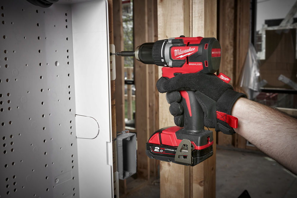 Аккумуляторная дрель-шуруповерт Milwaukee M18 CBLDD-202C(2х2,0 Aч) №3