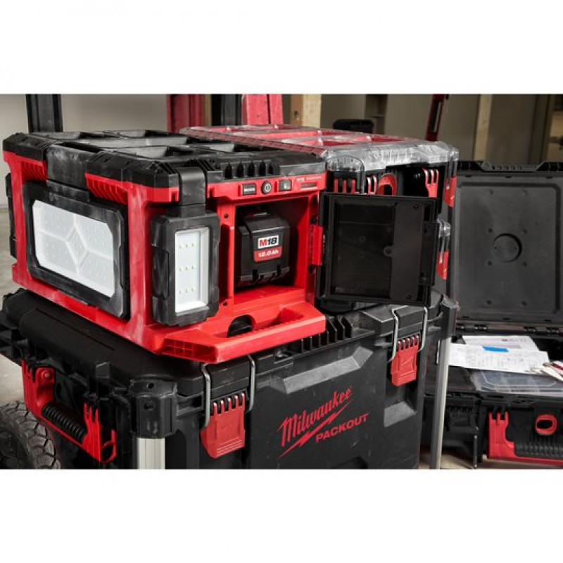 Акк. фонарь Milwaukee M18 POALC-0 с функцией зарядного устройства на базе PACKOUT – №8