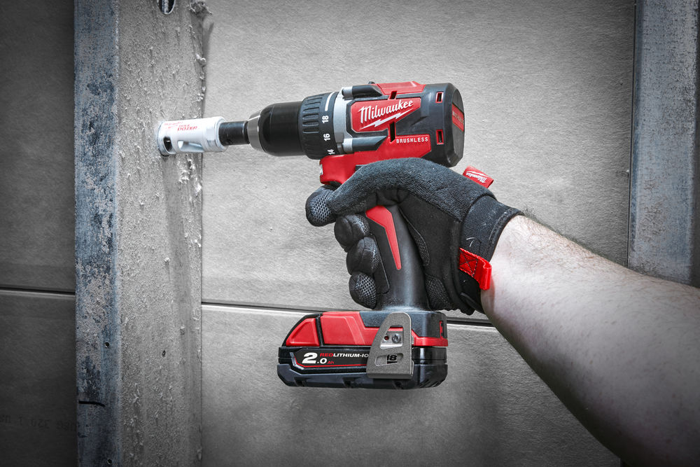 Аккумуляторная дрель-шуруповерт Milwaukee M18 CBLDD-202C(2х2,0 Aч) №1