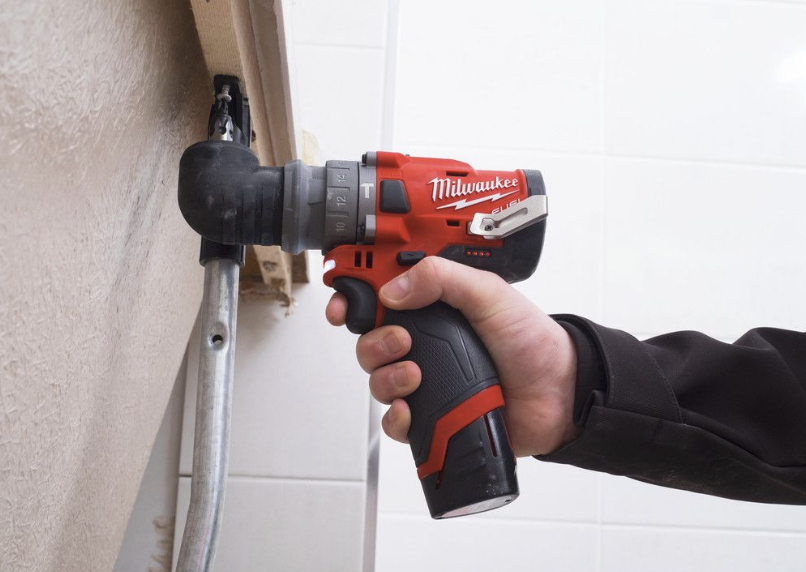 Аккумуляторная ударная дрель-шуруповерт Milwaukee M12 FPDXKIT-202X с насадками (2х2,0 Ач) №2