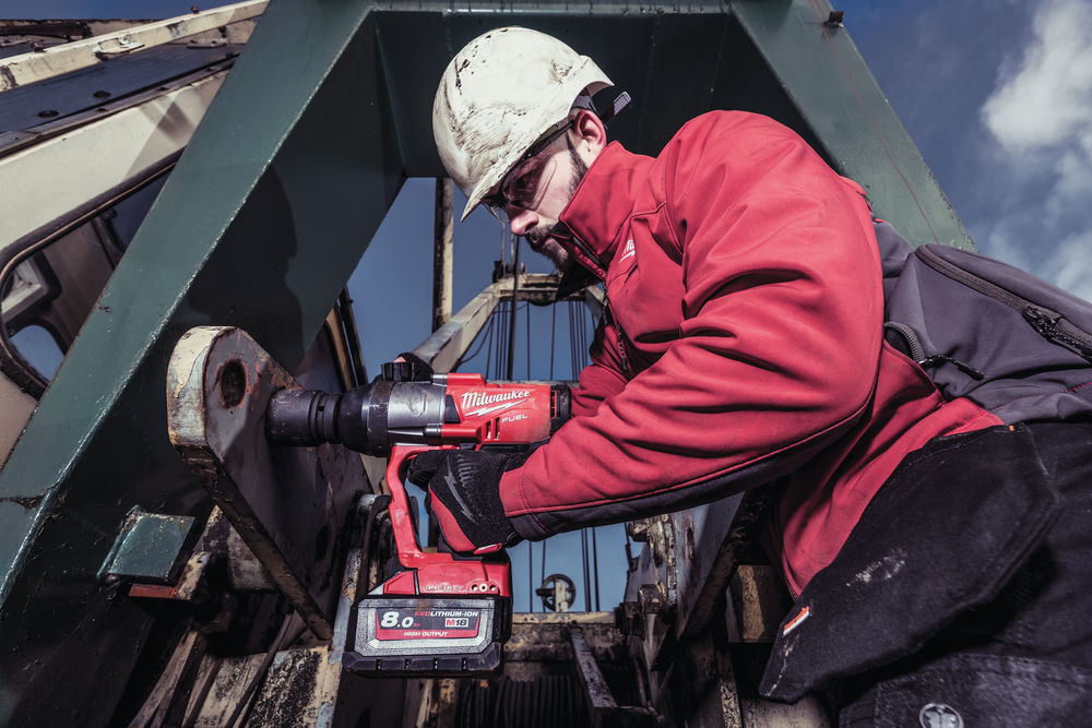 Аккумуляторный гайковерт Milwaukee M18 ONEFHIWF1-802X ONE-KEY FUEL 1'' (2х8,0 Ач) №1