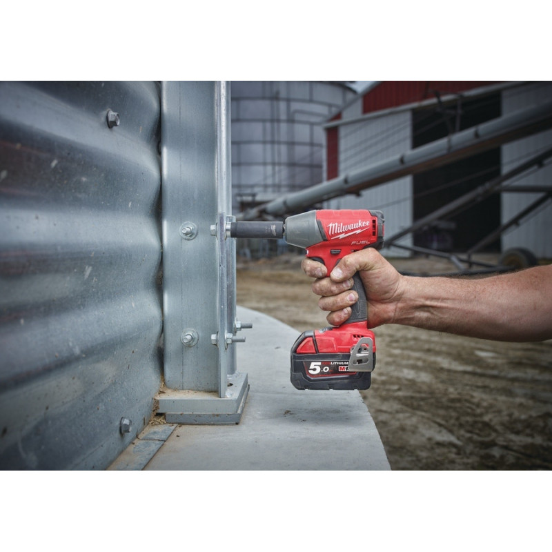 Аккумуляторный гайковерт Milwaukee M18 FIW2P12-502X FUEL (2х5,0 Ач) №2
